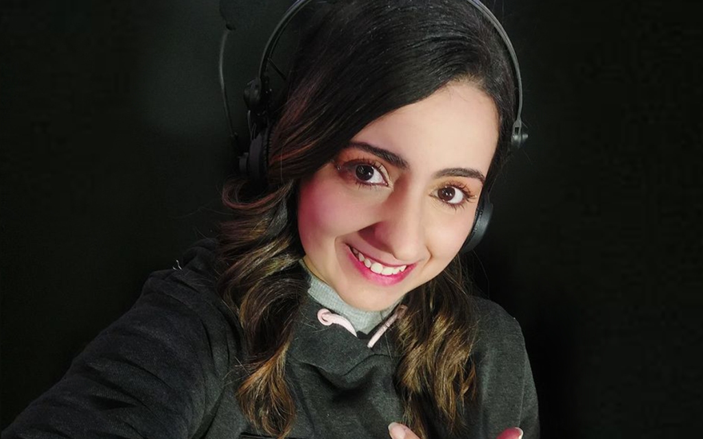 Foto da Teca, jogadora profissional de e-sports de Efootball e FIFA, famosa mulher gamer no cenário nacional de jogos de futebol.